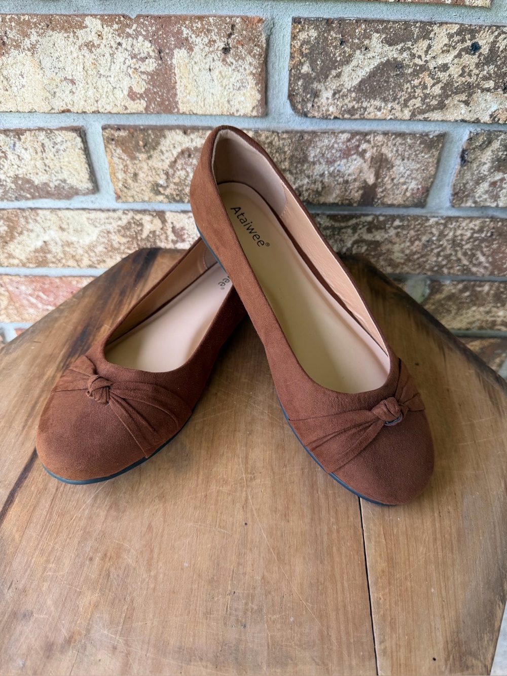 Ataiwee Women's Ballet Flats 10 Wide Faux Suede Beautiful Condition!